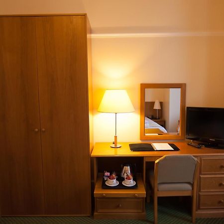 A Park View Hotel Вулвергемптон Экстерьер фото